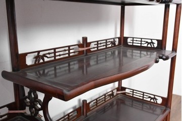 和製ヴィンテージ　花梨　松の彫刻が映える六尺サイズの飾り棚　(R-085126)