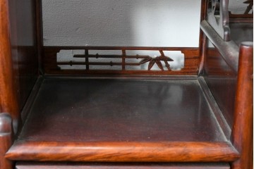 和製ヴィンテージ　花梨　松の彫刻が映える六尺サイズの飾り棚　(R-085126)