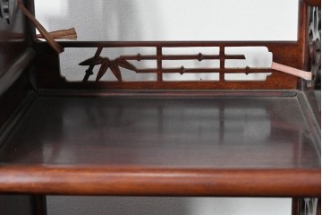 和製ヴィンテージ　花梨　松の彫刻が映える六尺サイズの飾り棚　(R-085126)