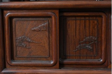 和製ヴィンテージ　花梨　松の彫刻が映える六尺サイズの飾り棚　(R-085126)