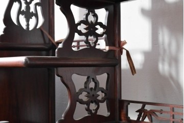 和製ヴィンテージ　花梨　松の彫刻が映える六尺サイズの飾り棚　(R-085126)