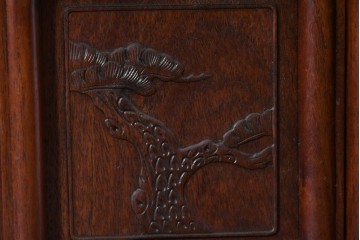 和製ヴィンテージ　花梨　松の彫刻が映える六尺サイズの飾り棚　(R-085126)