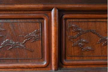 和製ヴィンテージ　花梨　松の彫刻が映える六尺サイズの飾り棚　(R-085126)