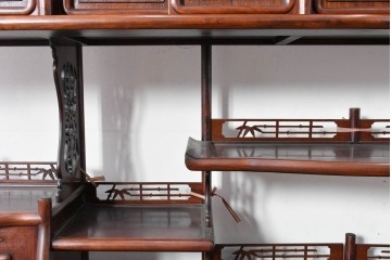 和製ヴィンテージ　花梨　松の彫刻が映える六尺サイズの飾り棚　(R-085126)