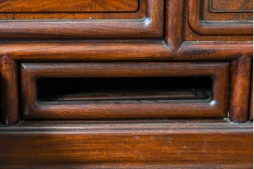 和製ヴィンテージ　花梨　松の彫刻が映える六尺サイズの飾り棚　(R-085126)