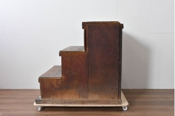 和製アンティーク　低いサイズが珍しい引き出しの多い階段箪笥　(R-085128)