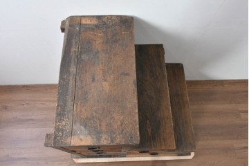 和製アンティーク　低いサイズが珍しい引き出しの多い階段箪笥　(R-085128)