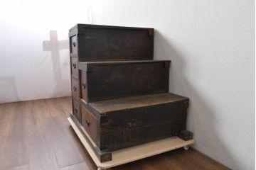 和製アンティーク　低いサイズが珍しい引き出しの多い階段箪笥　(R-085128)