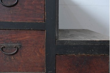 和製アンティーク　低いサイズが珍しい引き出しの多い階段箪笥　(R-085128)