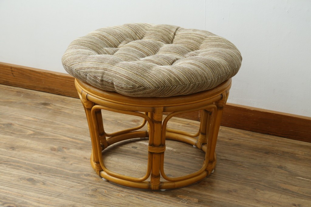 中古　美品　希少な廃番品　ACME Furniture(アクメ ファニチャー)　曲線デザインのウィッカースツール　(R-085130)
