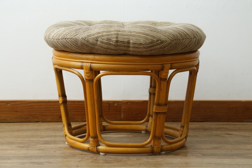 中古　美品　希少な廃番品　ACME Furniture(アクメ ファニチャー)　曲線デザインのウィッカースツール　(R-085130)