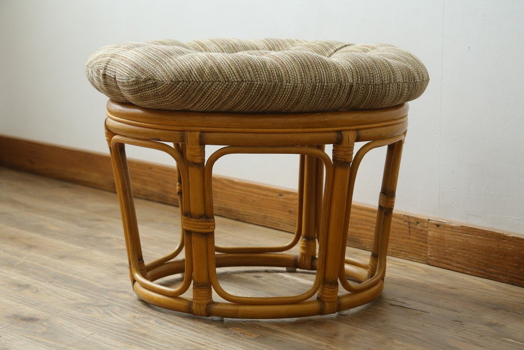 中古　美品　希少な廃番品　ACME Furniture(アクメ ファニチャー)　曲線デザインのウィッカースツール　(R-085130)