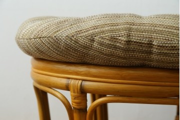 中古　美品　希少な廃番品　ACME Furniture(アクメ ファニチャー)　曲線デザインのウィッカースツール　(R-085130)