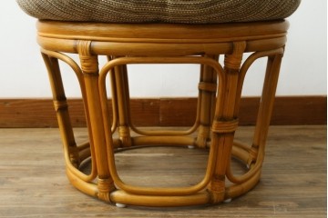 中古　美品　希少な廃番品　ACME Furniture(アクメ ファニチャー)　曲線デザインのウィッカースツール　(R-085130)