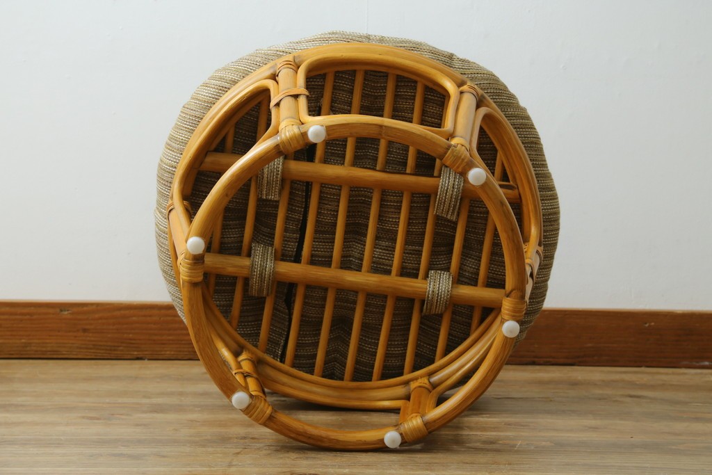 中古　美品　希少な廃番品　ACME Furniture(アクメ ファニチャー)　曲線デザインのウィッカースツール　(R-085130)