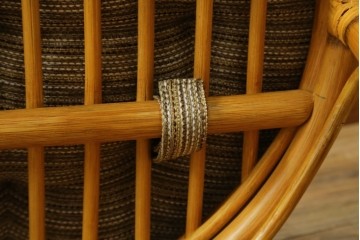 中古　美品　希少な廃番品　ACME Furniture(アクメ ファニチャー)　曲線デザインのウィッカースツール　(R-085130)