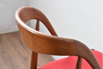 デンマークヴィンテージ　美品　Johannes Andersen(ヨハネス・アンダーセン)　Model16　流れる曲線美のフレームが印象的なダイニングチェア　(R-085131)