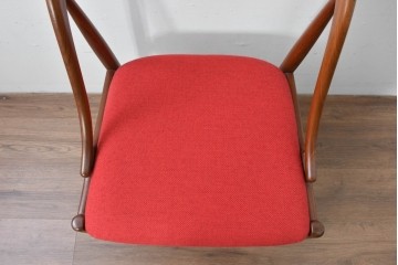 デンマークヴィンテージ　美品　Johannes Andersen(ヨハネス・アンダーセン)　Model16　流れる曲線美のフレームが印象的なダイニングチェア　(R-085131)