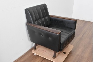 和製ヴィンテージ　縦ステッチとくるみボタンがアクセントのレトロなデザインの1人掛けソファ2脚　(R-085133)