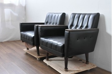 和製ヴィンテージ　縦ステッチとくるみボタンがアクセントのレトロなデザインの1人掛けソファ2脚　(R-085133)