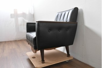 和製ヴィンテージ　縦ステッチとくるみボタンがアクセントのレトロなデザインの1人掛けソファ2脚　(R-085133)