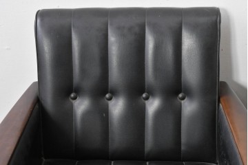 和製ヴィンテージ　縦ステッチとくるみボタンがアクセントのレトロなデザインの1人掛けソファ2脚　(R-085133)