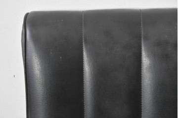 和製ヴィンテージ　縦ステッチとくるみボタンがアクセントのレトロなデザインの1人掛けソファ2脚　(R-085133)