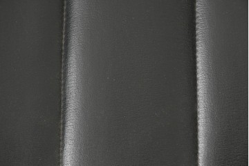 和製ヴィンテージ　縦ステッチとくるみボタンがアクセントのレトロなデザインの1人掛けソファ2脚　(R-085133)