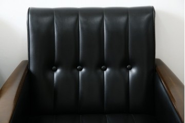 和製ヴィンテージ　縦ステッチとくるみボタンがアクセントのレトロなデザインの1人掛けソファ2脚　(R-085133)