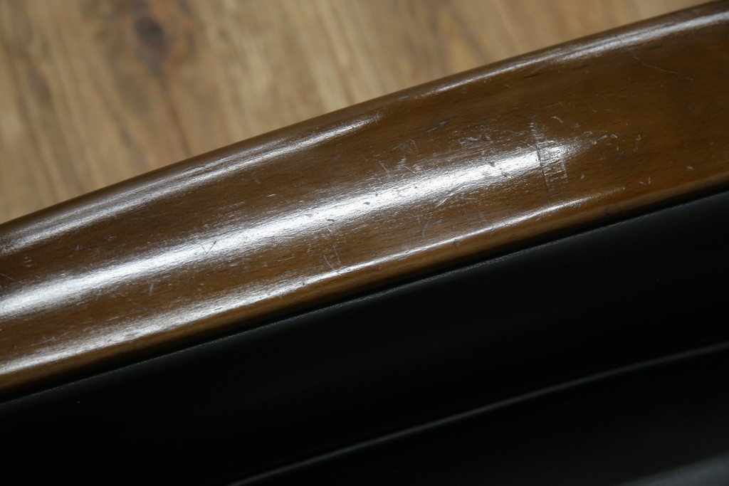 和製ヴィンテージ　縦ステッチとくるみボタンがアクセントのレトロなデザインの1人掛けソファ2脚　(R-085133)