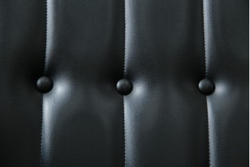 和製ヴィンテージ　縦ステッチとくるみボタンがアクセントのレトロなデザインの1人掛けソファ2脚　(R-085133)