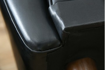 和製ヴィンテージ　縦ステッチとくるみボタンがアクセントのレトロなデザインの1人掛けソファ2脚　(R-085133)