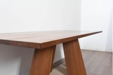 中古　美品　CONDE HOUSE(カンディハウス)　ハカマ　ウォールナット材　力強い造形で存在感を放つソリッドテーブル　定価約75万円相当　(R-085137)