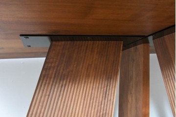 中古　美品　CONDE HOUSE(カンディハウス)　ハカマ　ウォールナット材　力強い造形で存在感を放つソリッドテーブル　定価約75万円相当　(R-085137)