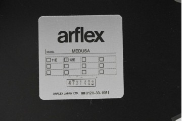 中古　美品　arflex(アルフレックス)　MEDUSA(メデューサ)　実用性とデザイン性を兼ね備えたダイニングテーブル　定価約22万円相当　(R-085139)