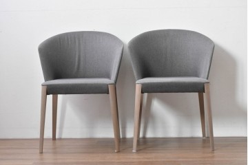 中古　美品　arflex(アルフレックス)　FLUTE(フルーテ)　シンプルモダンなデザインのアームチェア2脚セット　セット定価約24万円相当　(R-085140)