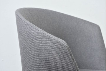 中古　美品　arflex(アルフレックス)　FLUTE(フルーテ)　シンプルモダンなデザインのアームチェア2脚セット　セット定価約24万円相当　(R-085140)