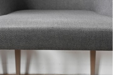 中古　美品　arflex(アルフレックス)　FLUTE(フルーテ)　シンプルモダンなデザインのアームチェア2脚セット　セット定価約24万円相当　(R-085140)