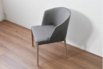 中古　美品　arflex(アルフレックス)　FLUTE(フルーテ)　シンプルモダンなデザインのアームチェア2脚セット　セット定価約24万円相当　(R-085140)