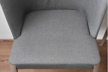 中古　美品　arflex(アルフレックス)　FLUTE(フルーテ)　シンプルモダンなデザインのアームチェア2脚セット　セット定価約24万円相当　(R-085140)