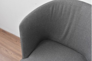 中古　美品　arflex(アルフレックス)　FLUTE(フルーテ)　シンプルモダンなデザインのアームチェア2脚セット　セット定価約24万円相当　(R-085140)