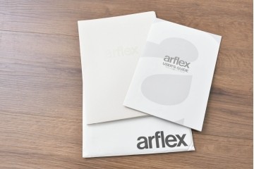 中古　美品　arflex(アルフレックス)　FLUTE(フルーテ)　シンプルモダンなデザインのアームチェア2脚セット　セット定価約24万円相当　(R-085140)