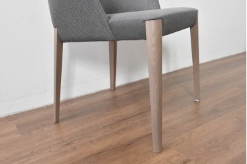 中古　美品　arflex(アルフレックス)　FLUTE(フルーテ)　シンプルモダンなデザインのアームチェア2脚セット　セット定価約24万円相当　(R-085140)