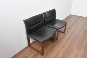 中古　美品　CONDE HOUSE(カンディハウス)　BOLS(ボルス)　革　広い座面とワイドな背もたれがホールド感をつくりだすダイニングチェア2脚　セット定価約32万円相当　(R-085147)