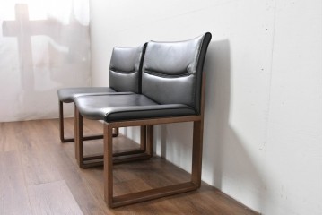 中古　美品　CONDE HOUSE(カンディハウス)　BOLS(ボルス)　革　広い座面とワイドな背もたれがホールド感をつくりだすダイニングチェア2脚　セット定価約32万円相当　(R-085147)