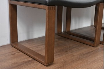 中古　美品　CONDE HOUSE(カンディハウス)　BOLS(ボルス)　革　広い座面とワイドな背もたれがホールド感をつくりだすダイニングチェア2脚　セット定価約32万円相当　(R-085147)