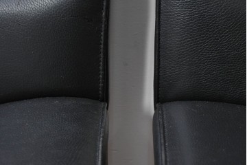 中古　美品　CONDE HOUSE(カンディハウス)　BOLS(ボルス)　革　広い座面とワイドな背もたれがホールド感をつくりだすダイニングチェア2脚　セット定価約32万円相当　(R-085147)