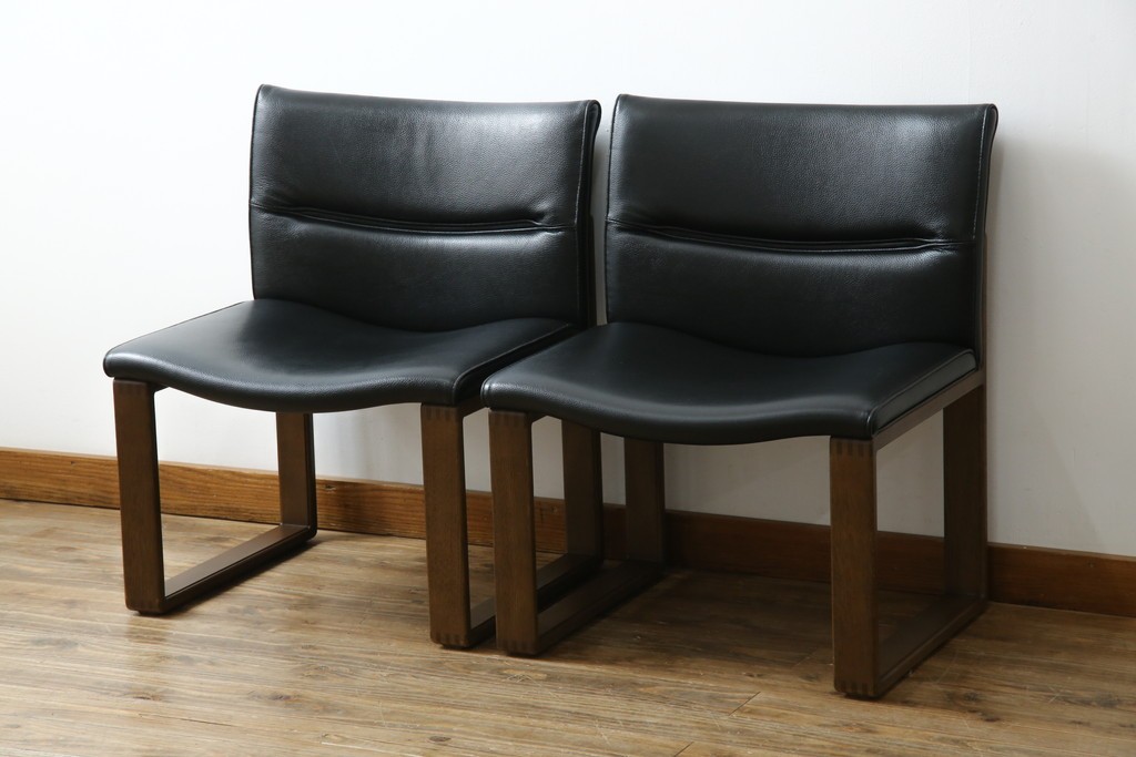 中古　美品　CONDE HOUSE(カンディハウス)　BOLS(ボルス)　革　広い座面とワイドな背もたれがホールド感をつくりだすダイニングチェア2脚　セット定価約32万円相当　(R-085148)