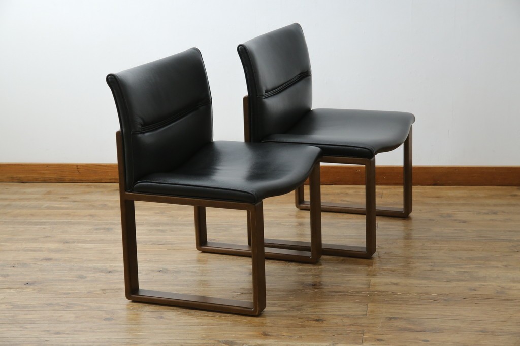 中古　美品　CONDE HOUSE(カンディハウス)　BOLS(ボルス)　革　広い座面とワイドな背もたれがホールド感をつくりだすダイニングチェア2脚　セット定価約32万円相当　(R-085148)