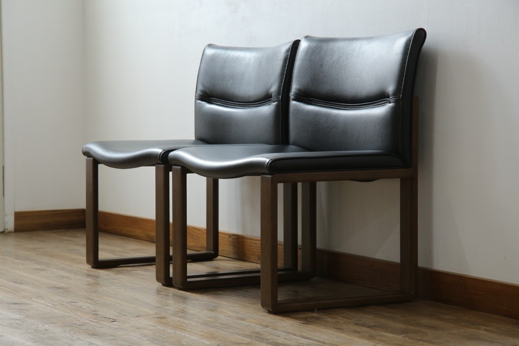 中古　美品　CONDE HOUSE(カンディハウス)　BOLS(ボルス)　革　広い座面とワイドな背もたれがホールド感をつくりだすダイニングチェア2脚　セット定価約32万円相当　(R-085148)